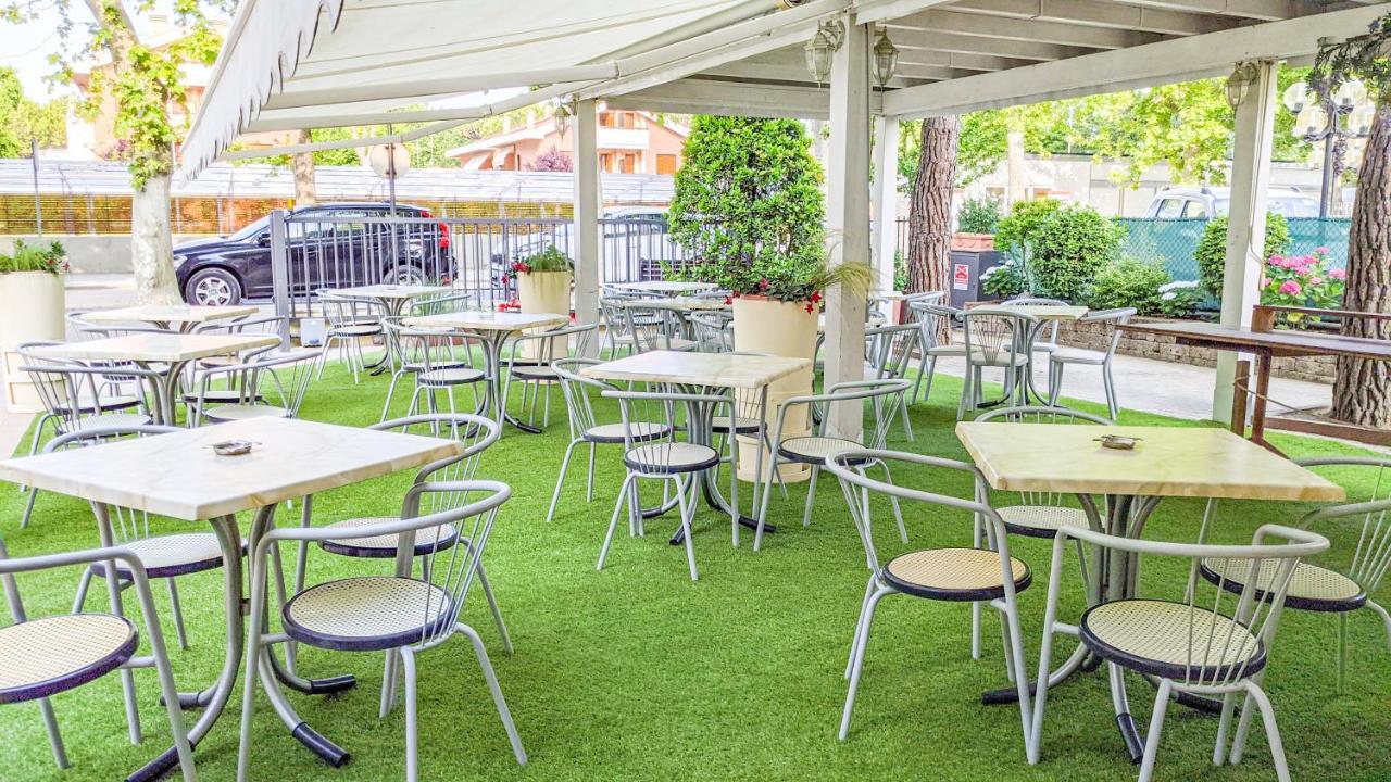 Hotel Explorer Cervia Bagian luar foto
